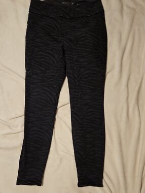 Rock & Republic Charcoal Zebra-Print Stretch Leggings
